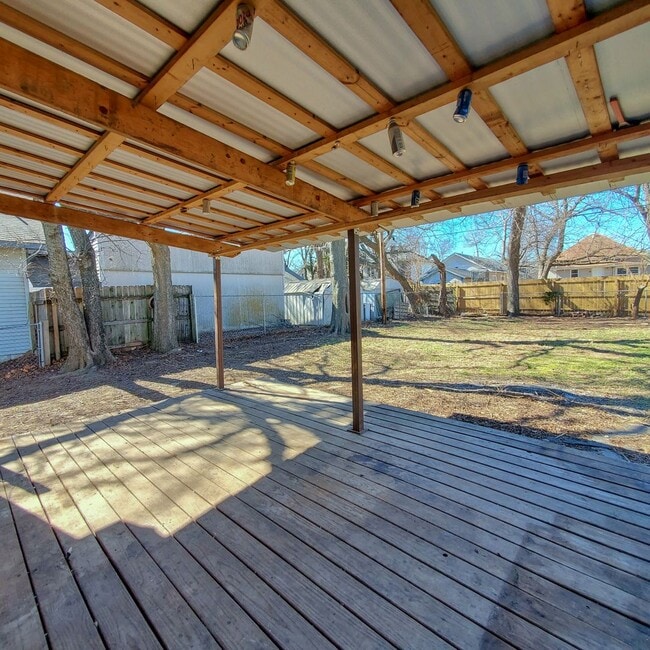 Building Photo - 3 Bedroom home in Shawnee