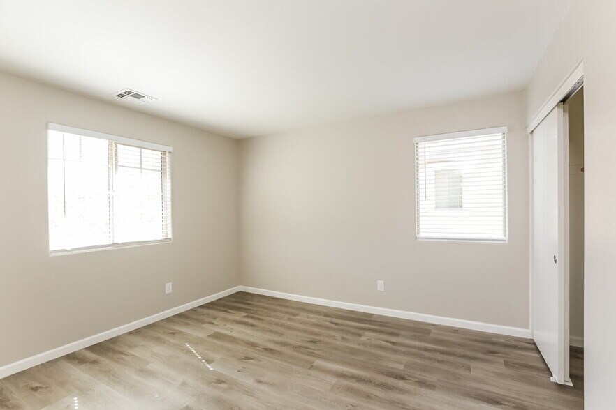 Building Photo - 2670 N 73rd Dr
