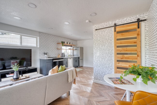 Building Photo - 5222 SE Holgate Blvd