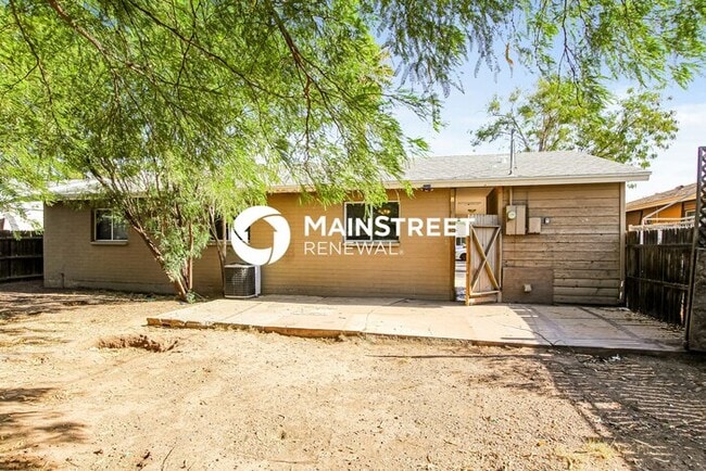 Building Photo - 3 Bedroom Pet-Friendly Home in Phoenix, AZ with Main Street Renewal