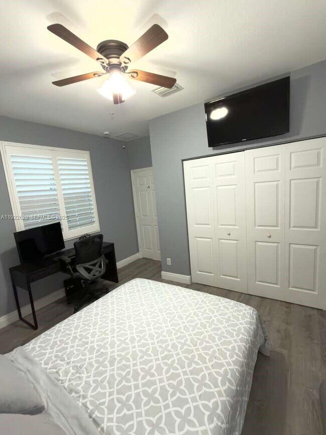 Building Photo - 1505 SW 147th Ave