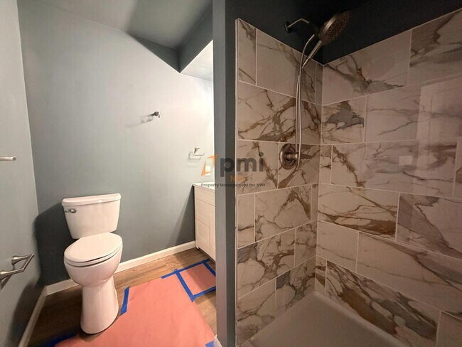 Building Photo - 160 Meadows Cir