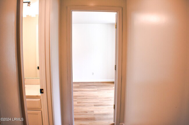 Building Photo - 43 Blue Haw Ct