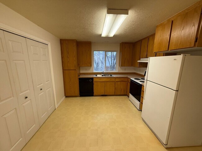 Building Photo - 180-190 NE 10th St