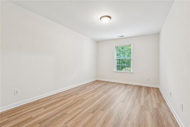 Building Photo - House 3 Beds 3 Bath