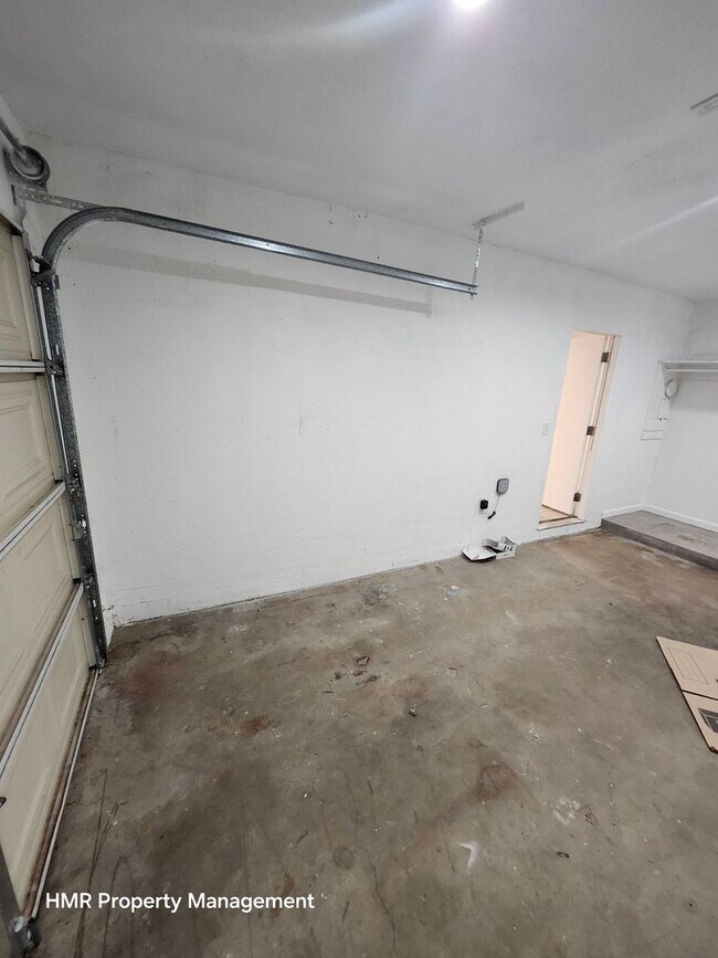 Building Photo - Beautiful remodel 3 bed 2 bath house