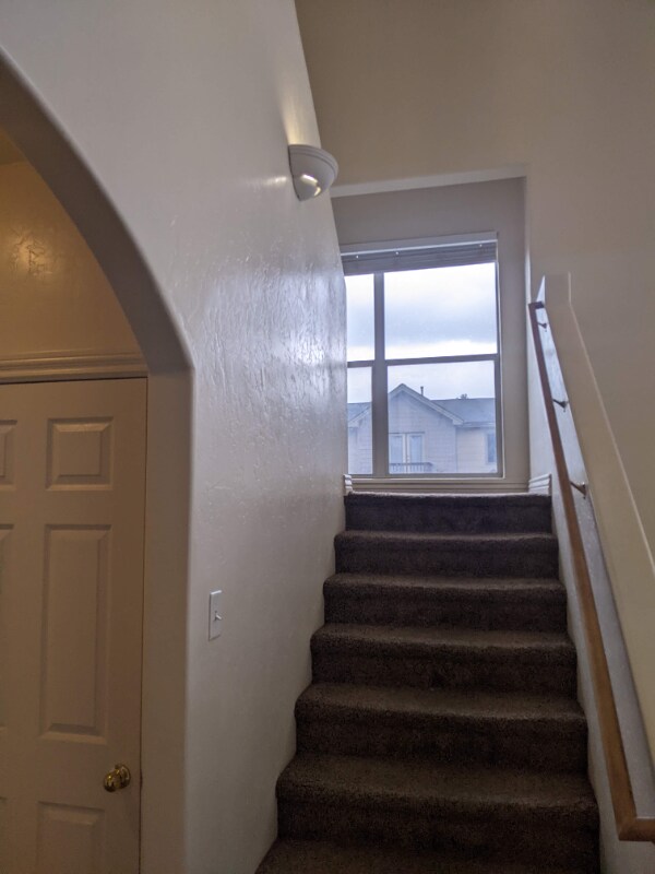 Building Photo - 1477 E Russ Way