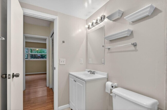 Building Photo - 2115 NE 42nd Ct