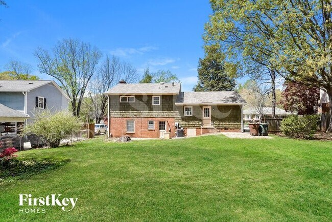 Building Photo - 1714 Clarendon Dr