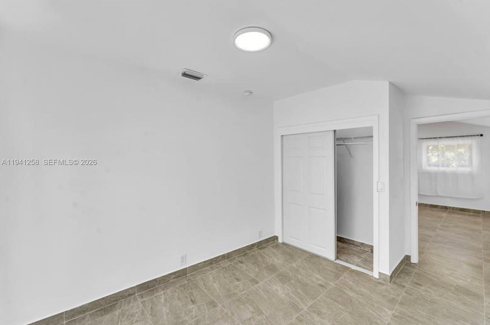 Building Photo - 211 SE 9th St