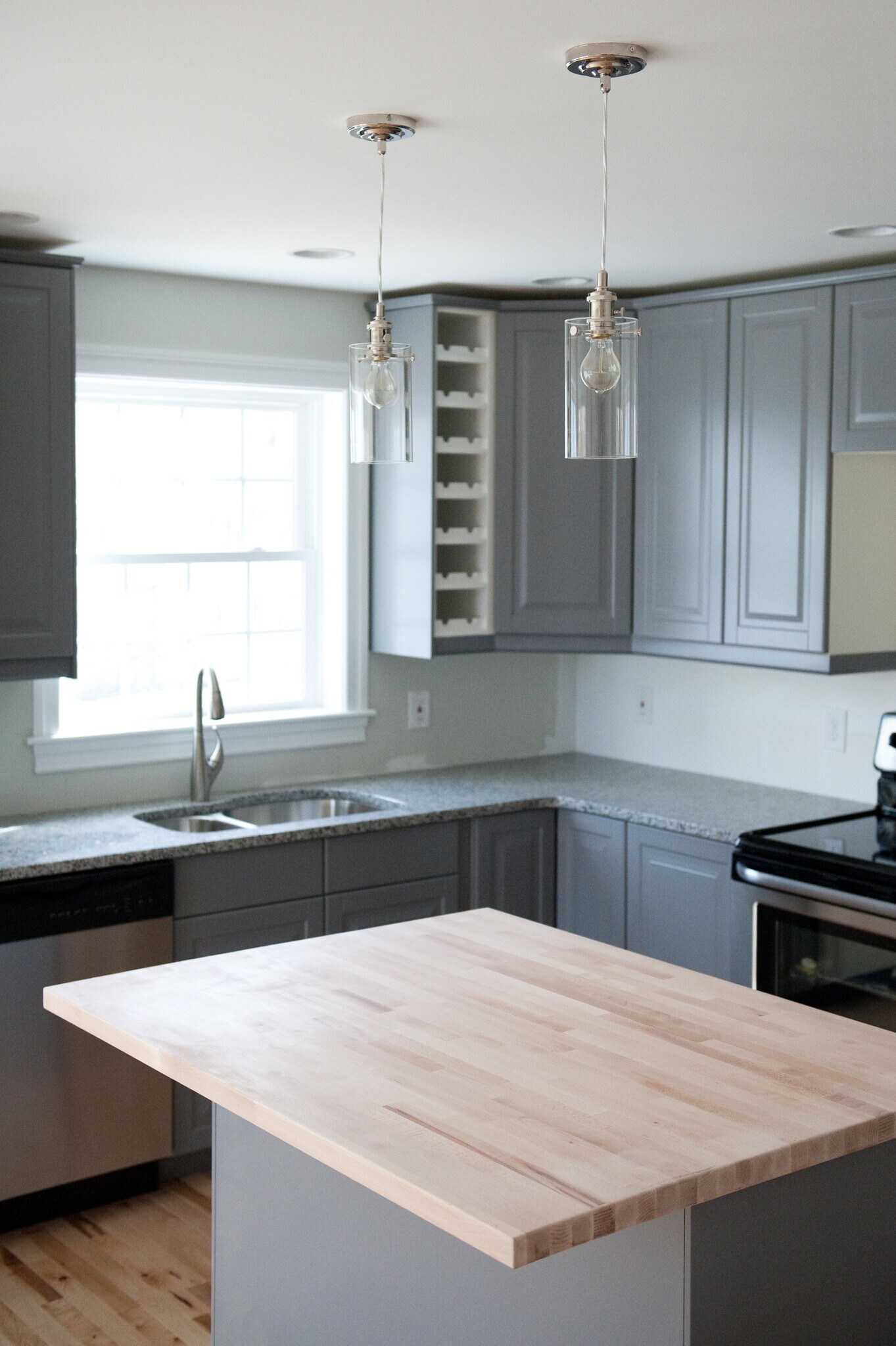 Building Photo - 635 Hanover Street