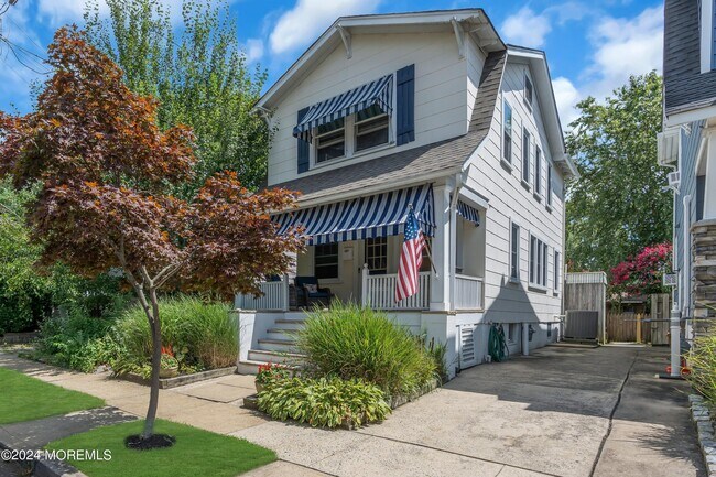 Primary Photo - 704 E St