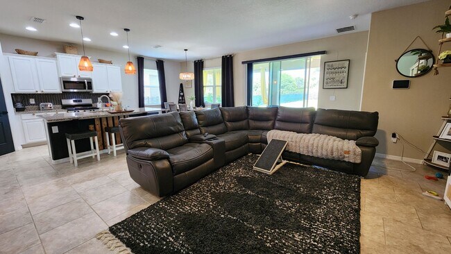 Building Photo - FOR RENT!!! SIMPLY STUNNING  3 BEDROOM 2 B...