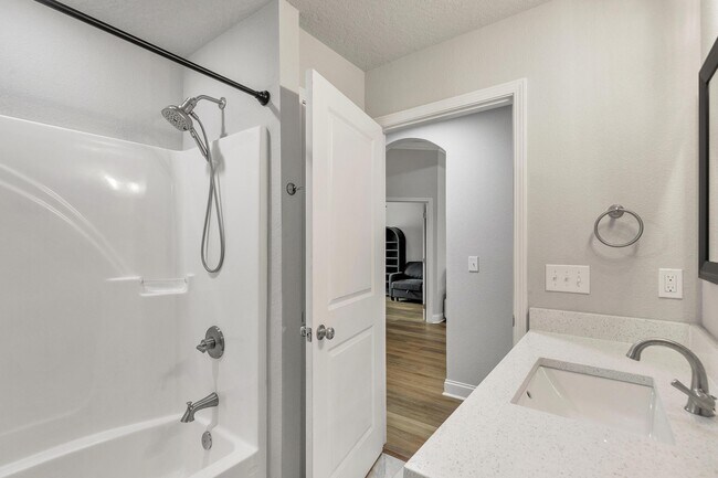 Building Photo - 1201 Forest Heights Rd