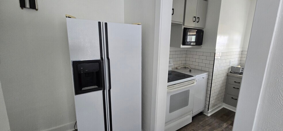 Building Photo - 4217 S 49th St