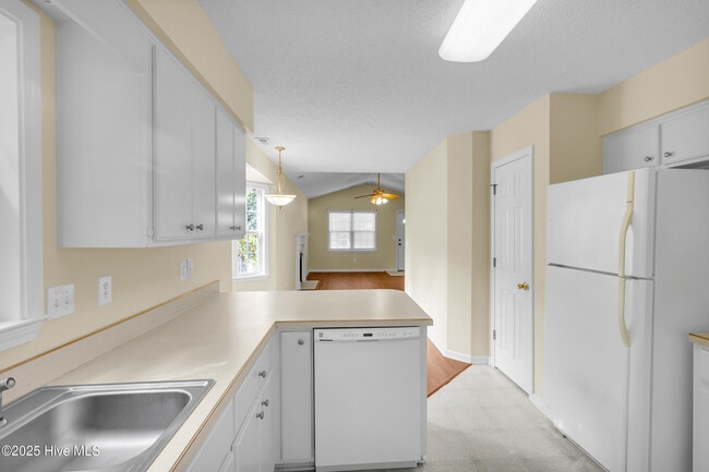 Building Photo - 205 Buckskin Dr
