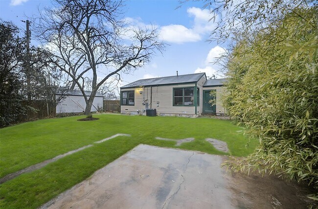 Building Photo - 7349 Pensacola Ave