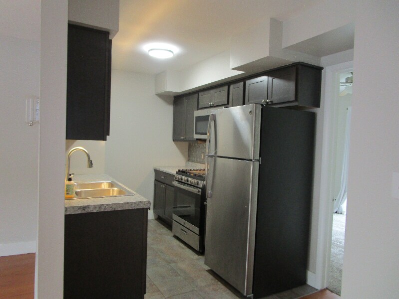 Building Photo - 23 College Ave SE