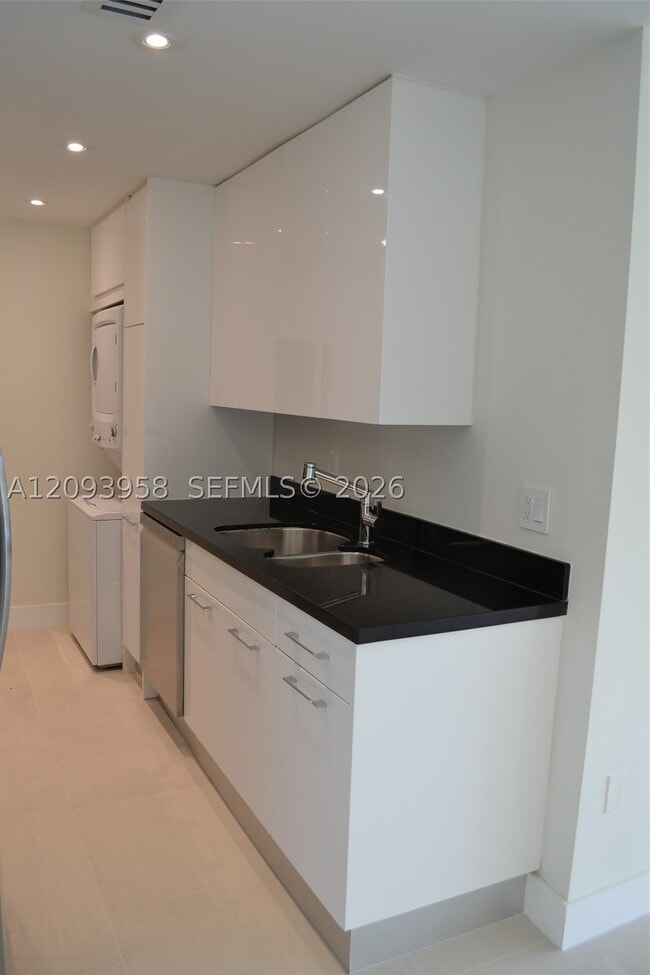 Building Photo - 255 Galen Dr