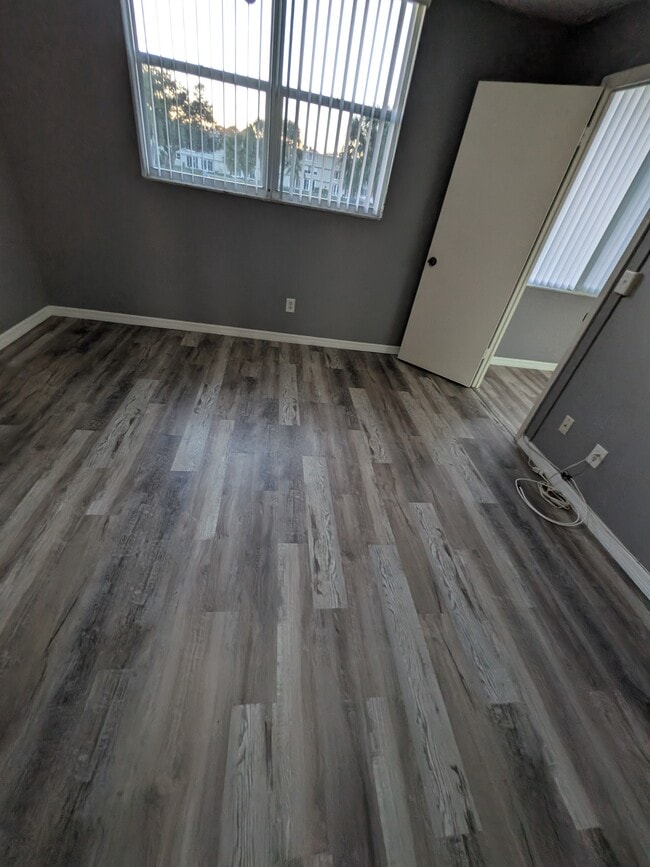 Building Photo - 4710 Bay St NE