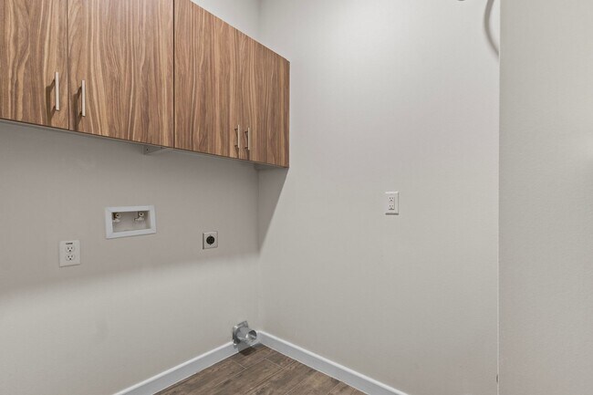 Building Photo - BRAND NEW HOMES FOR LEASE IN MERCEDES! CHO...