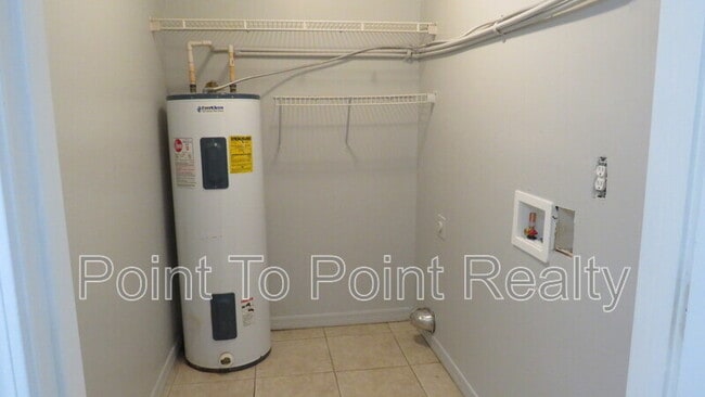 Building Photo - 1647 Dibble Cir W