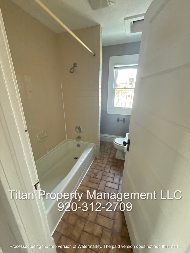 Building Photo - 19 E Murdock Ave