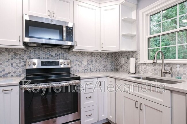 Building Photo - 3818 Vermont Ct