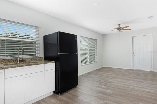 Building Photo - 454 21st St N