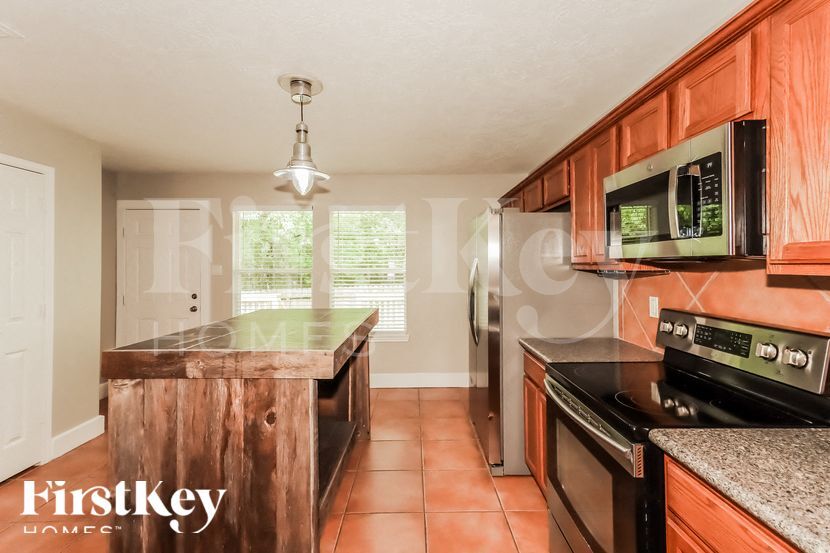 Building Photo - 13029 Victoria Regina Dr