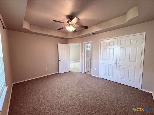 Building Photo - 1035 Helen Dr