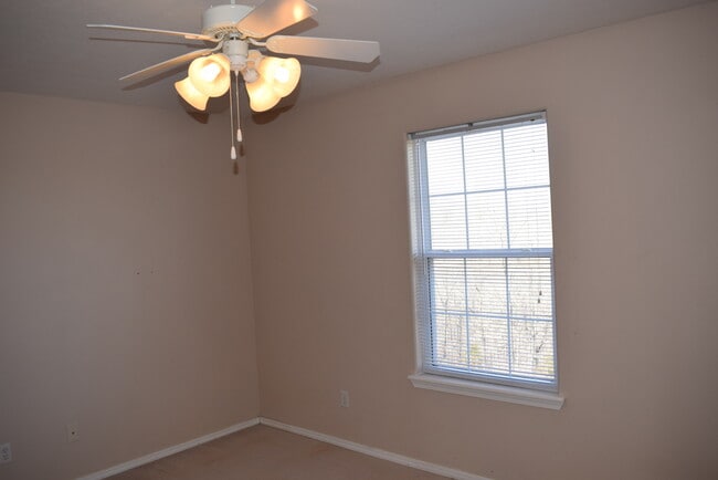 Building Photo - 4 bed / 3 bed Home with Gorgeous View!!!