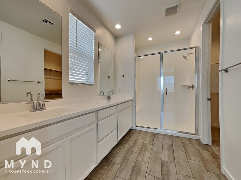 Building Photo - 9513 W Turney Ave