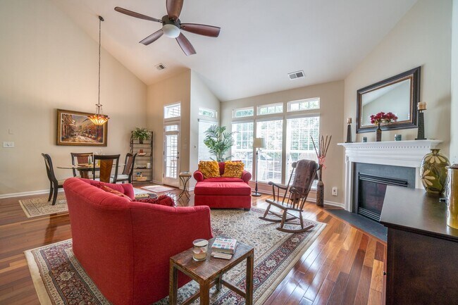 Building Photo - Luxury Golf Course Town Home with Master Suite on Main Level