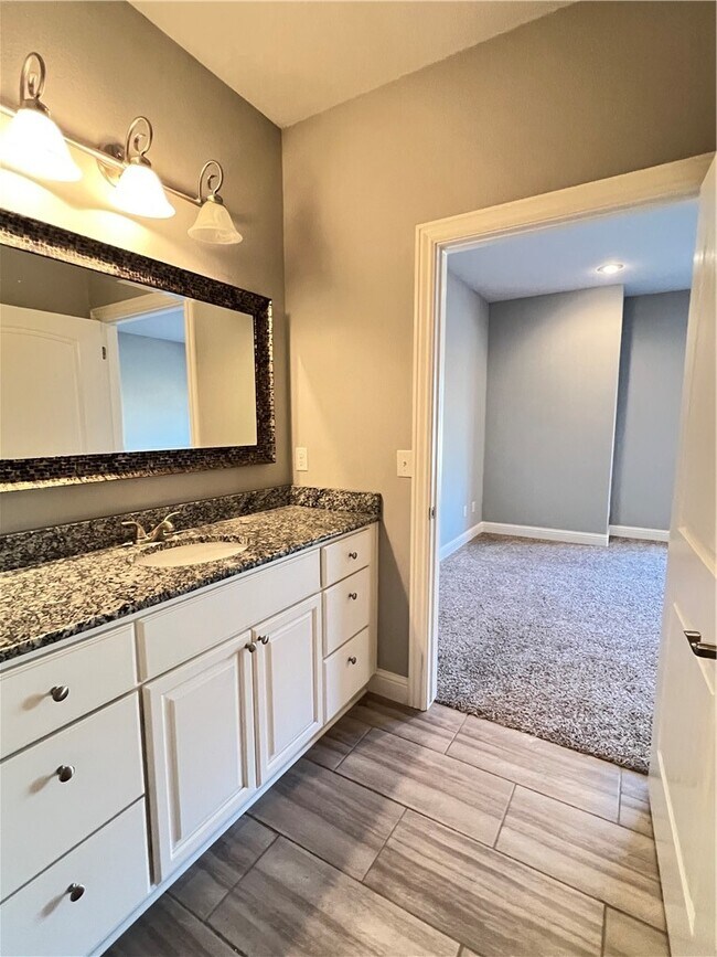 Building Photo - 2007 S Dixieland Rd