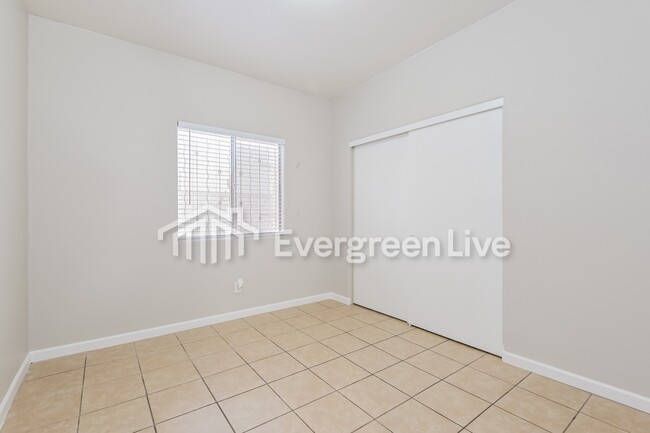 Building Photo - 149 W Lee St