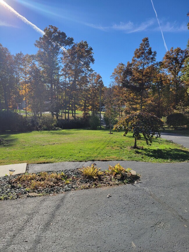 Building Photo - 71 Crest Cir