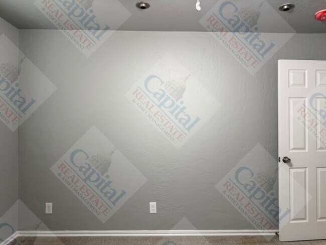 Building Photo - 256 E Key Blvd