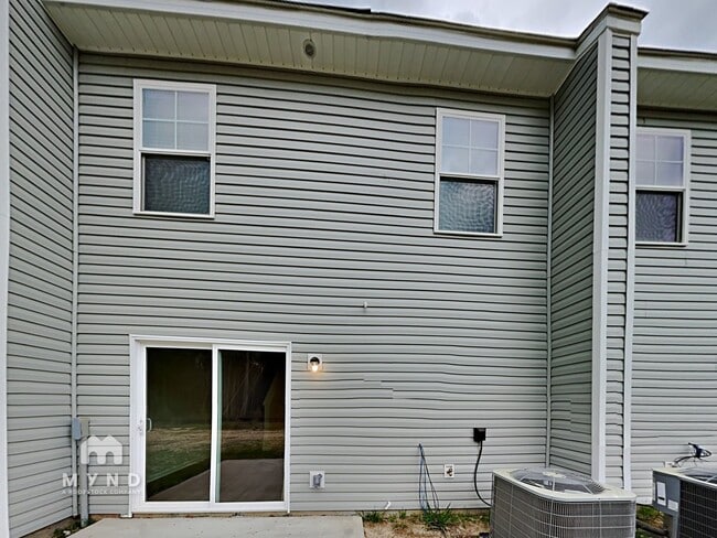 Building Photo - 8 Cardinal Ct
