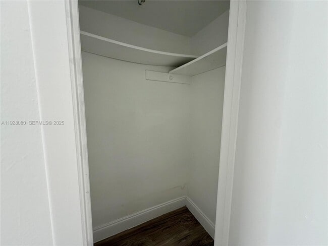 Building Photo - 4086 N Pine Island Rd