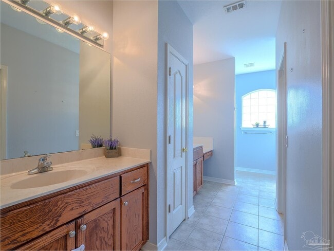 Building Photo - 4986 Vizcaya Dr