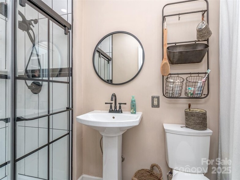 Building Photo - 8715 Parkchester Dr