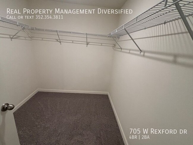 Building Photo - 705 W Rexford Dr