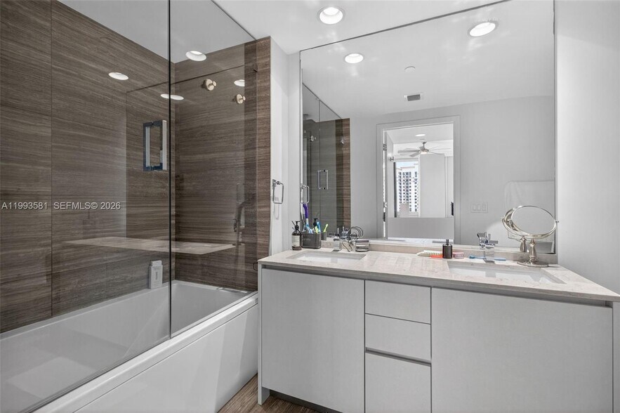 Building Photo - 1010 Brickell Ave