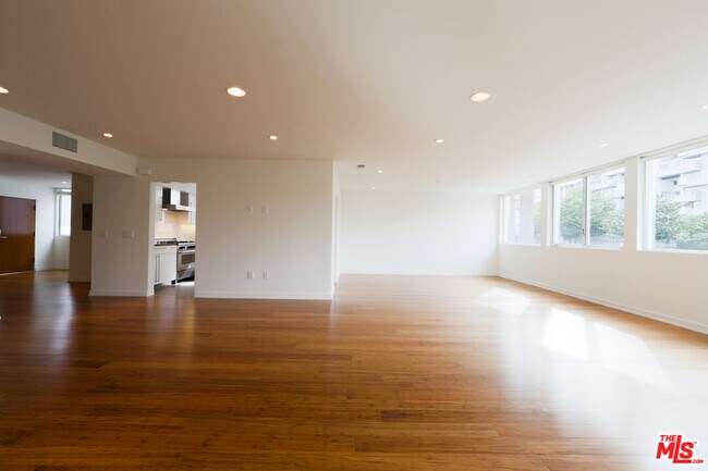 Building Photo - 10366 Wilshire Blvd