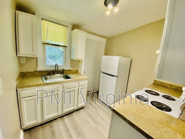 Primary Photo - 1205 Pike St