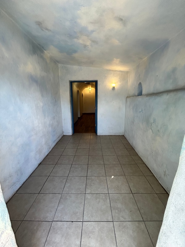 Building Photo - 433 E 23rd St
