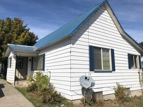 Building Photo - Charming 2 Bed 1 Bath Home Located in Historic Downtown Roslyn