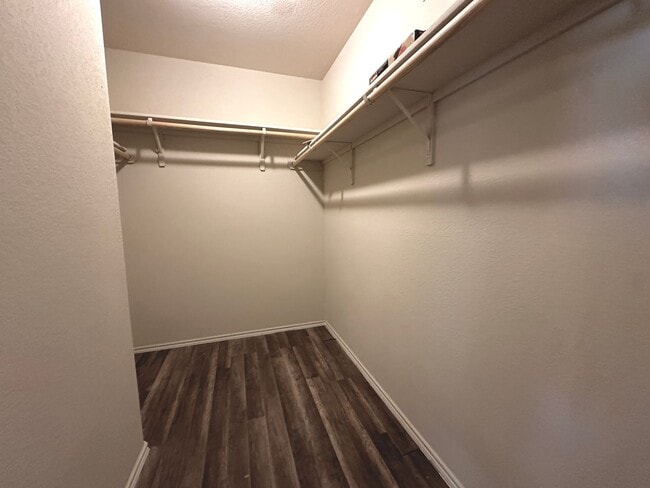 Building Photo - 3 Bed 2 Bath with an Office Space