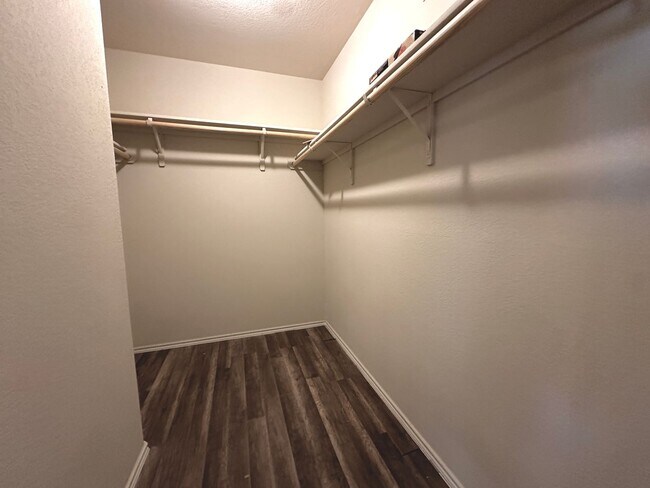 Building Photo - 325 Ammonite Ln